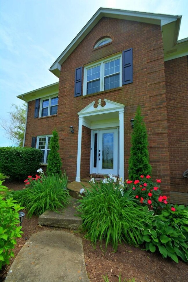 575 Elliston Ln, Versailles, KY 40383 - photo 3