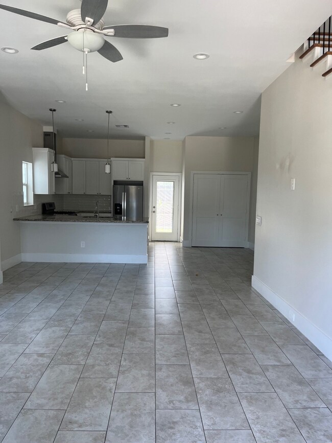 2002 Lynnfield Unit A St, Houston, TX 77093 - photo 2