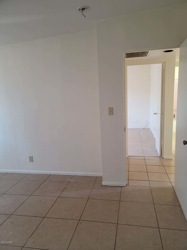 409 E Delano St, Tucson, AZ 85705 - photo 6