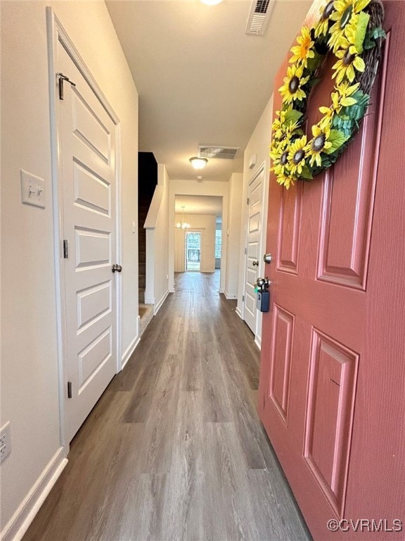 Foyer entrance featuring visible vents, baseboards
