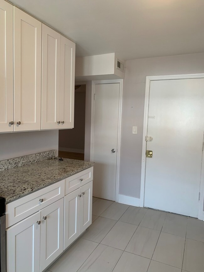 6140 N Richmond St unit 2, Chicago, IL 60659 - photo 3