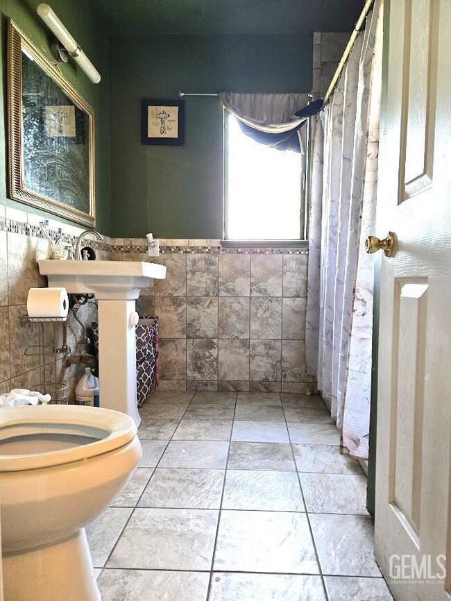 2217 Fairfax Rd, Bakersfield, CA 93306 - photo 5