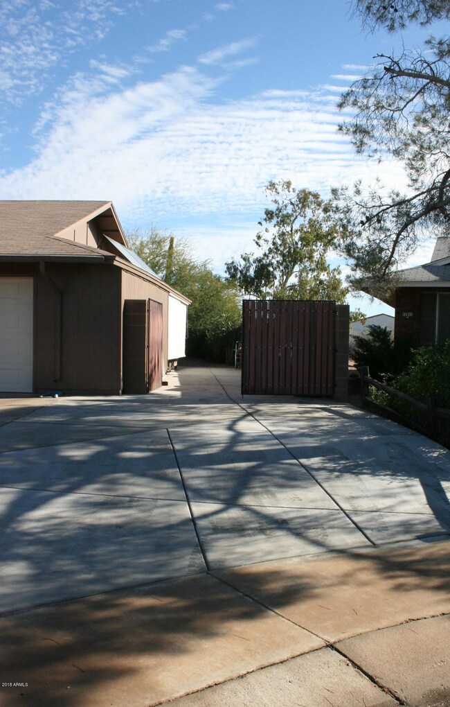 17019 N 95th Dr, Sun City, AZ 85373 - photo 3