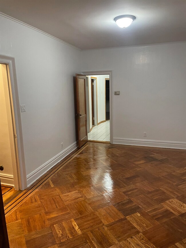 360 Van Nostrand Ave unit 2, Jersey City, NJ 07305 - photo 4