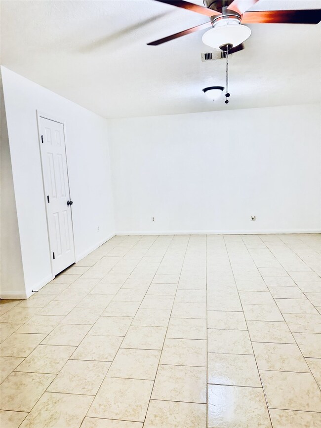 1818 Lone Oak Rd unit 1818, Houston, TX 77093 - photo 3