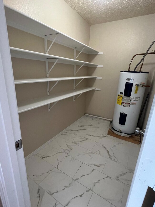 8204 Clear River Ln, Denton, TX 76210 - photo 3