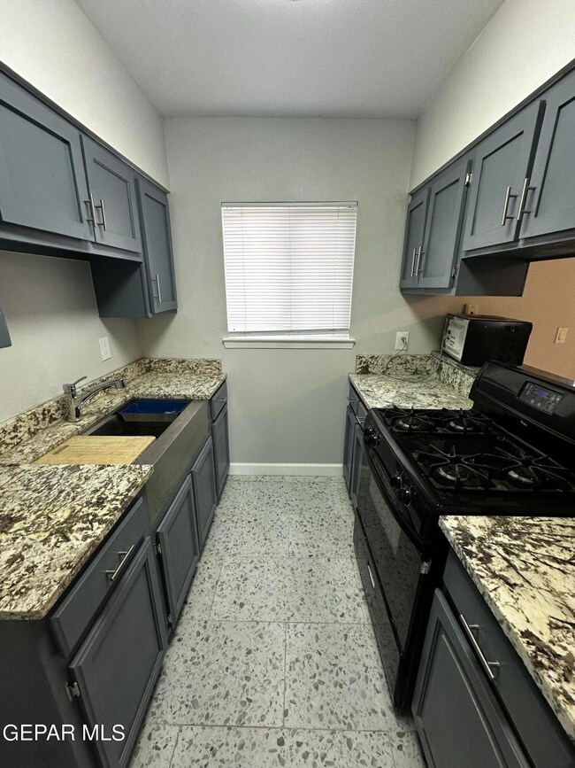 341 Maricela Dr, El Paso, TX 79915 - photo 5