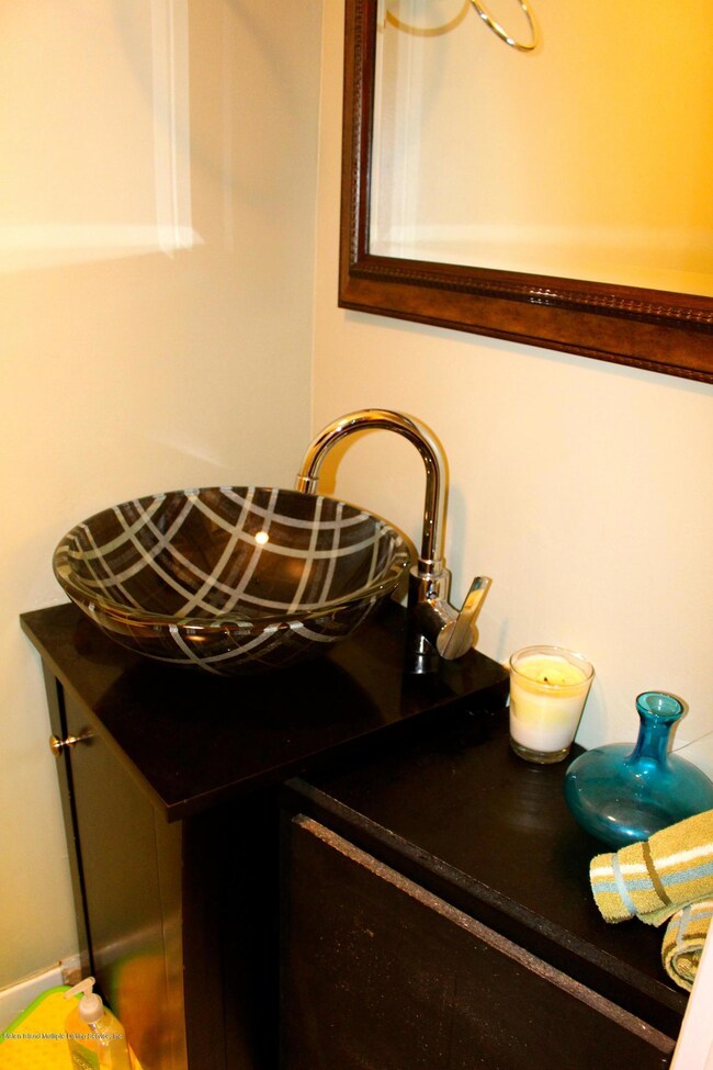 32 Hemlock Ct unit 140, Staten Island, NY 10309 - photo 5