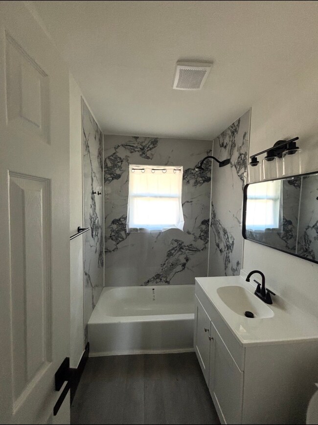 7213 Moline St unit 3, Houston, TX 77087 - photo 4