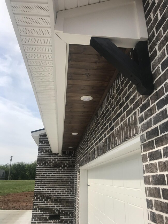 304 Honeysuckle Ln, Shelbyville, TN 37160 - photo 2