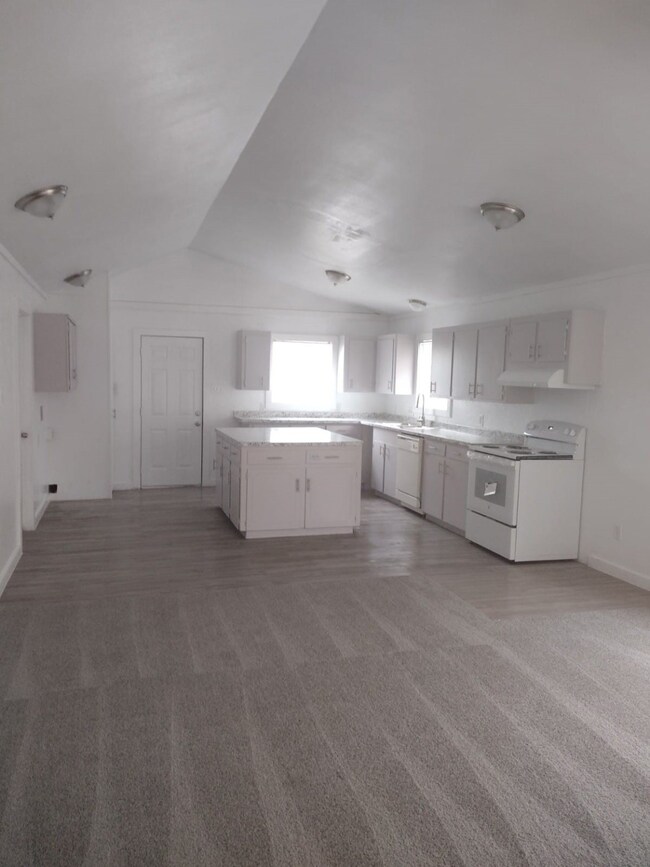 2600 Stadium Dr, Alvin, TX 77511 - photo 2