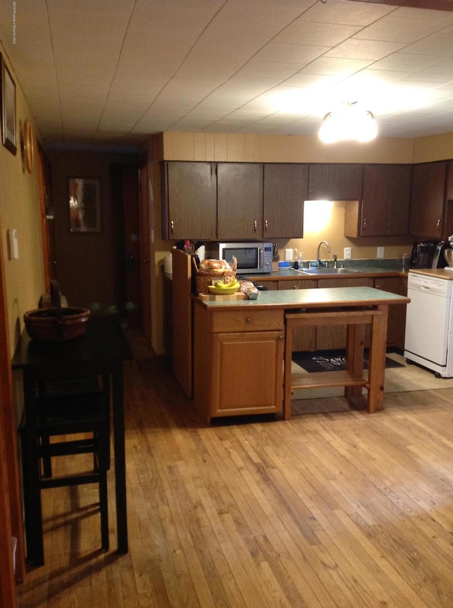 153 Country Rd, Falls, PA 18615 - photo 2