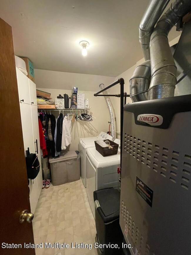 RAILROAD LAUNDRY ROOM