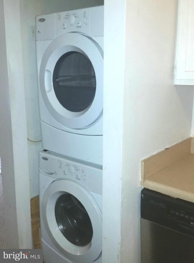 536 Peacock Dr, Hyattsville, MD 20785 - photo 2