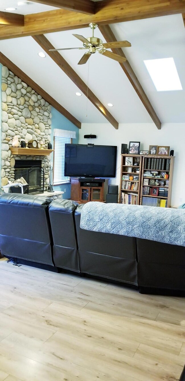 6A LIVING ROOM