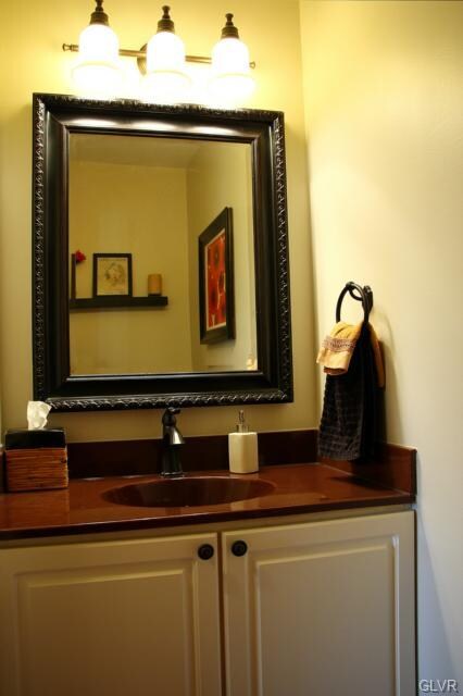 1113 Candlewycke Dr, Laurys Station, PA 18059 - photo 7