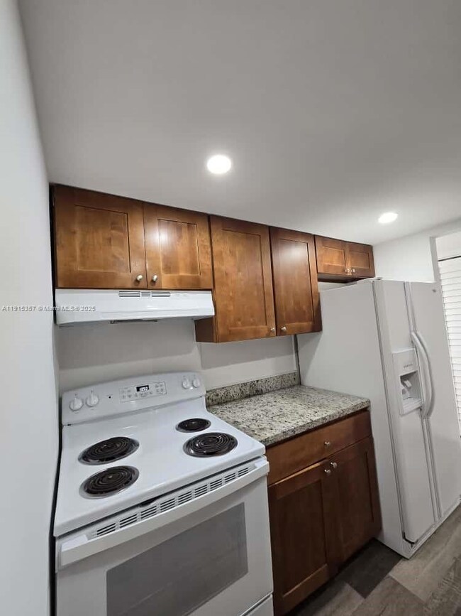 1673 Bay Rd unit 301, Miami Beach, FL 33139 - photo 5