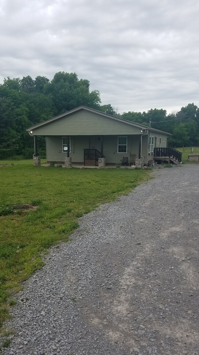 540 Pinkston Rd, Bell Buckle, TN 37020 - photo 2