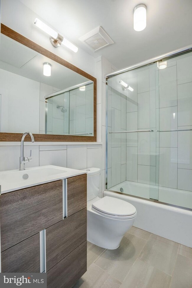 1252 Wisconsin Ave NW unit 302, Washington, DC 20007 - photo 5