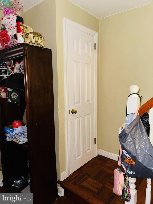 6818 Radbourne Rd, Upper Darby, PA 19082 - photo 2