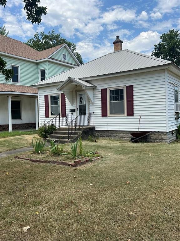 321 W Maple St, Columbus, KS 66725 - photo 3