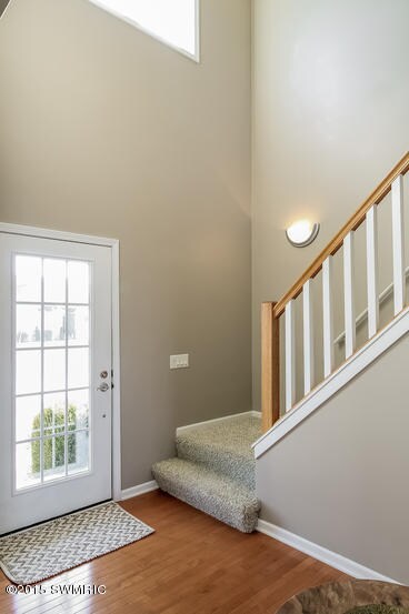 006-Foyer-1517018-mls.jpg