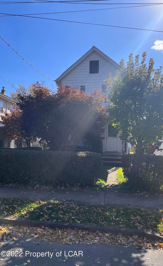 116 Waller St, Wilkes Barre, PA 18702 - photo 2