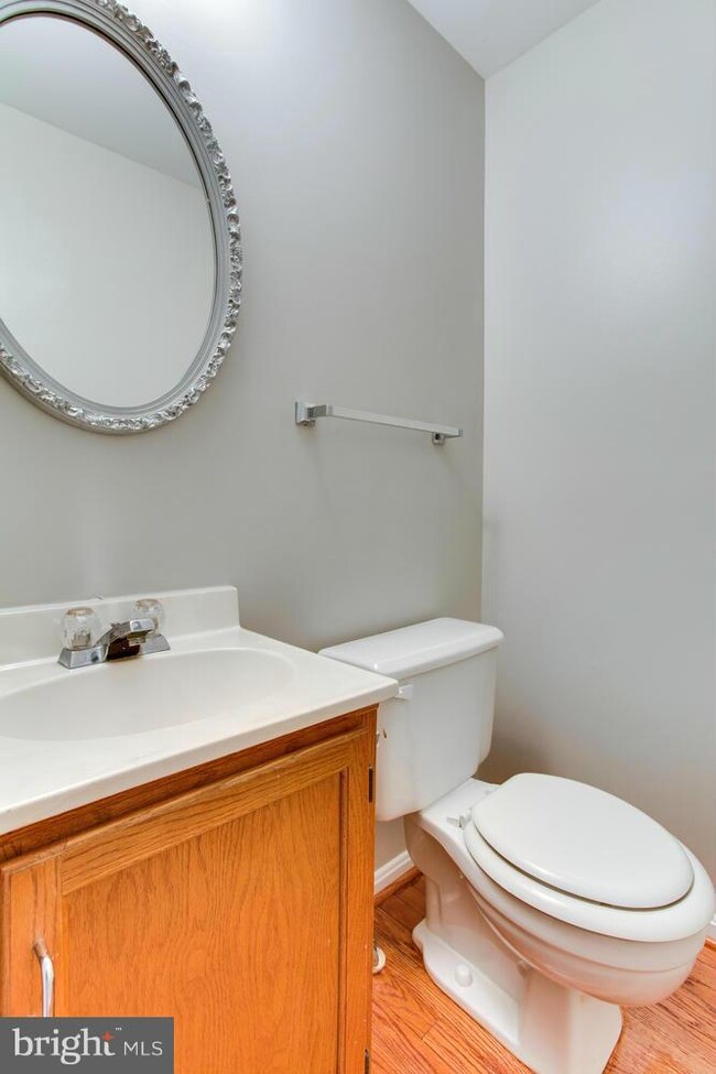 13825 Laura Ratcliff Ct, Centreville, VA 20121 - photo 3