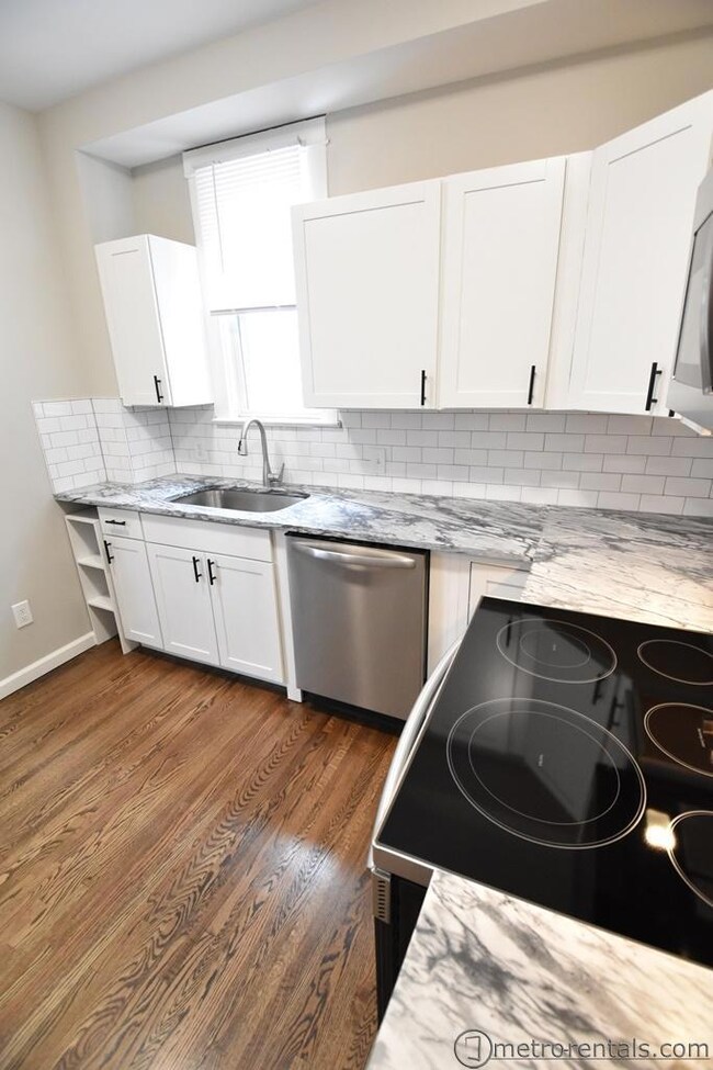 209 E Mithoff St, Columbus, OH 43206 - photo 3