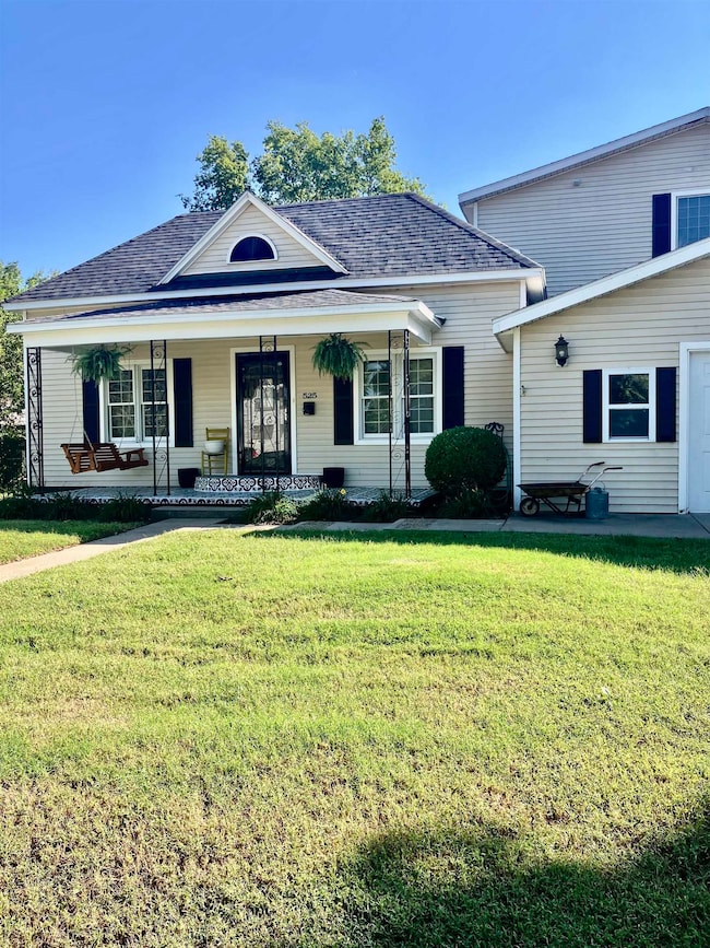 525 W 5th St, Newton, KS 67114 - photo 2