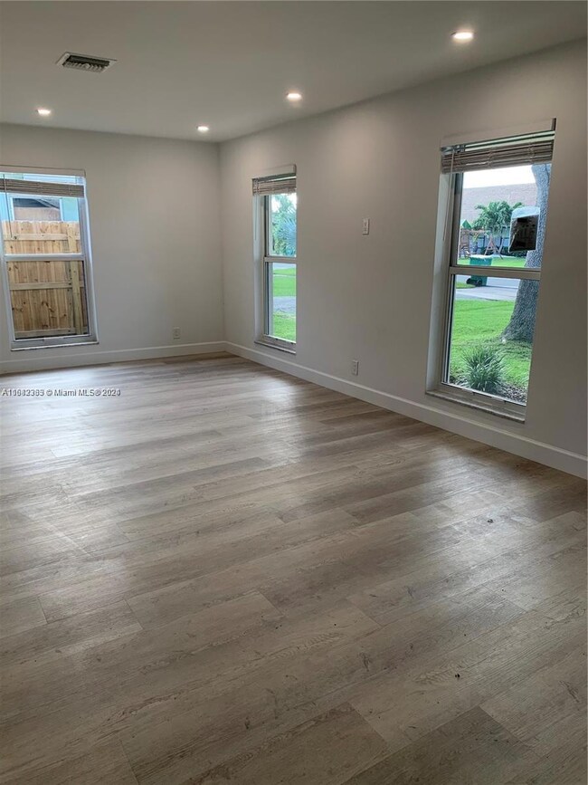 227 SE 7th St unit House, Dania, FL 33004 - photo 5