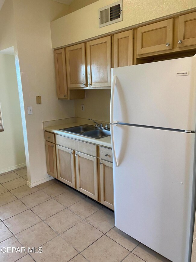 591 Bartlett Dr unit 204, El Paso, TX 79912 - photo 5