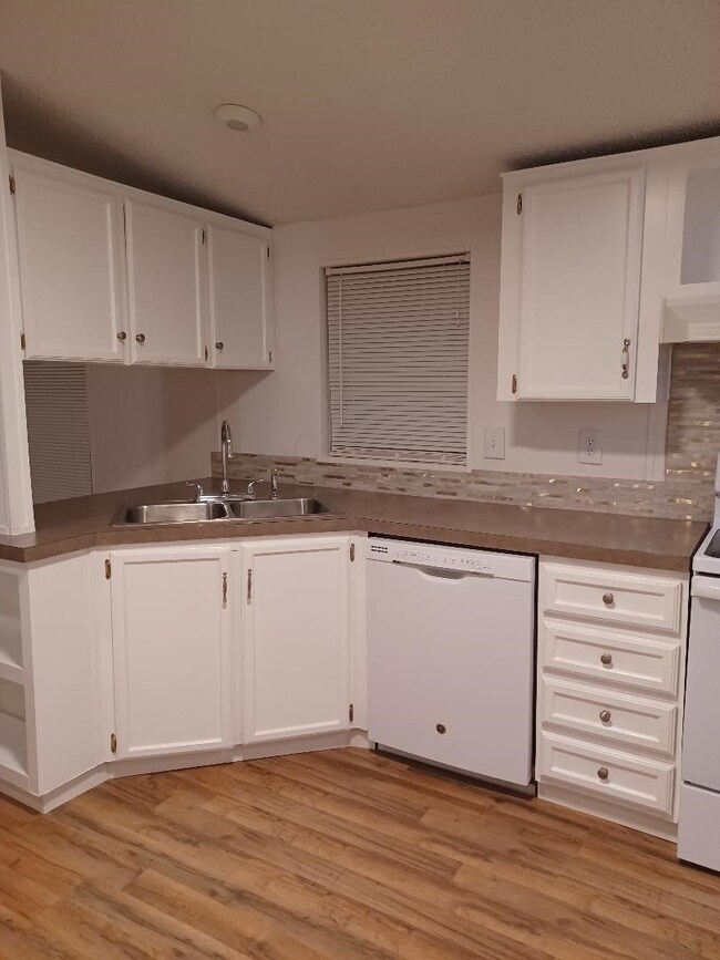 10215 Harry Dr, Needville, TX 77461 - photo 6