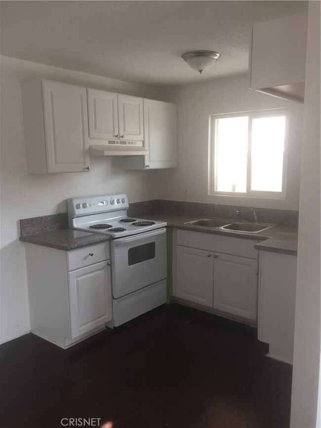 38509 5th St E unit 2, Palmdale, CA 93550 - photo 4