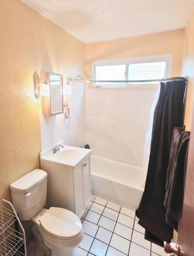 1178 Acton Rd, Columbus, OH 43224 - photo 4