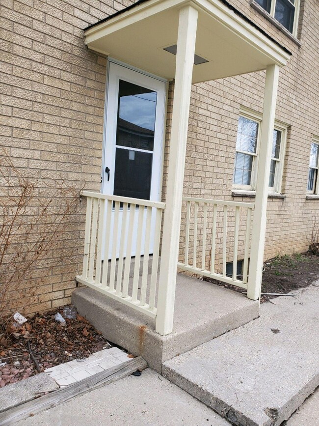 4020 N 88th St unit 4022, Milwaukee, WI 53222 - photo 3