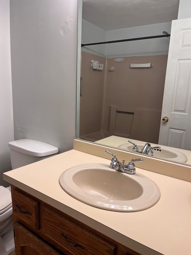 27 Mohawk Dr, Londonderry, NH 03053 - photo 3