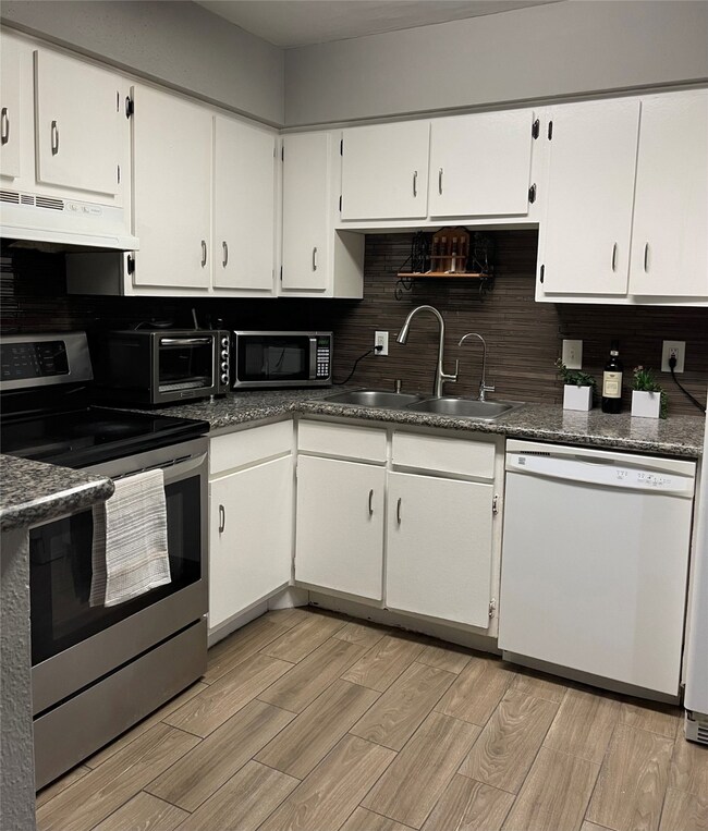 5625 Antoine Dr unit 1703, Houston, TX 77091 - photo 3