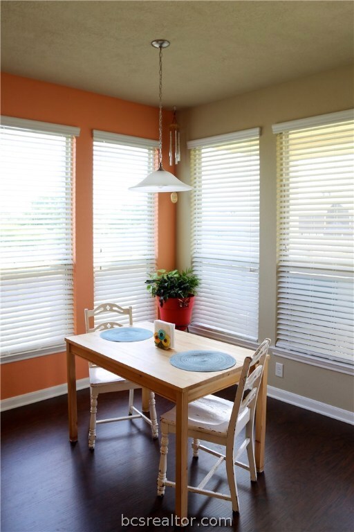 Breakfast/Dining Area