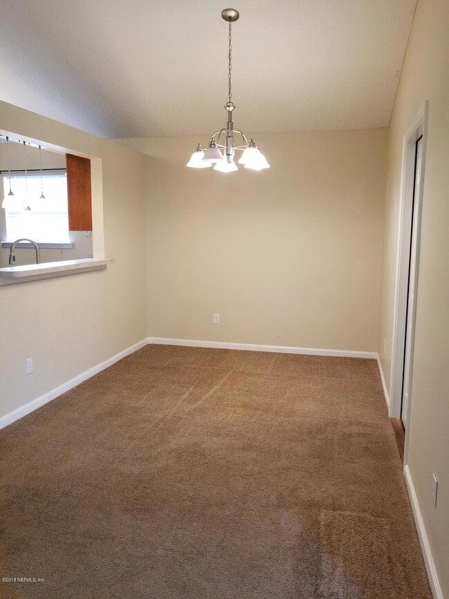 7727 Mordecai Ct, Jacksonville, FL 32210 - photo 4