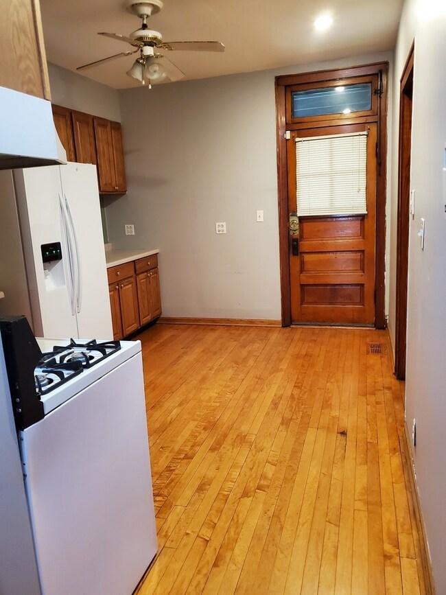 3017 N Gresham Ave unit 2, Chicago, IL 60618 - photo 6