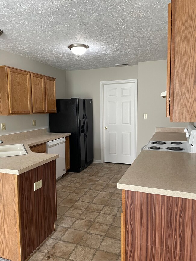 2664 Frasier Fir Dr, Greenwood, IN 46143 - photo 7