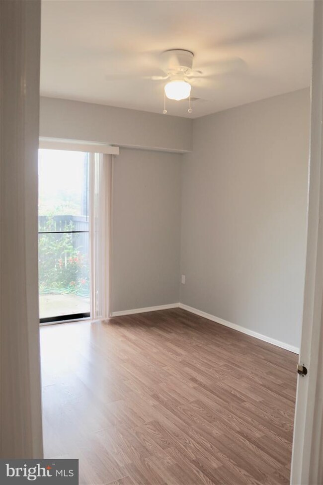 3891 El Camino Place unit 21, Alexandria, VA 22309 - photo 5