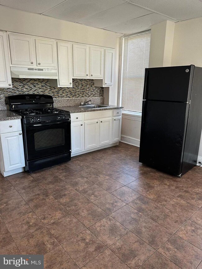 106 S Monastery Ave, Baltimore, MD 21229 - photo 3