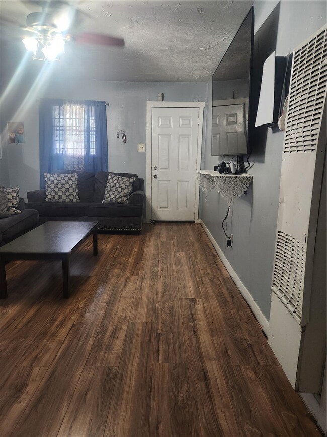 9212 Weedy Ln, Houston, TX 77093 - photo 5