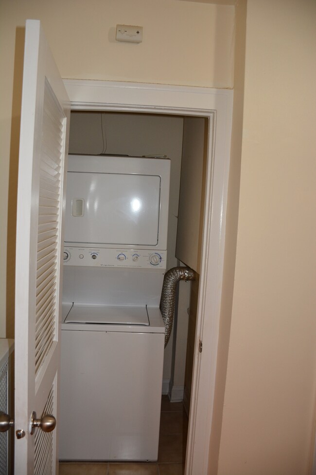 6318 N Mozart St unit 3R, Chicago, IL 60659 - photo 3