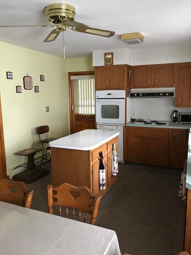 817 Butler St, Dunmore, PA 18512 - photo 6