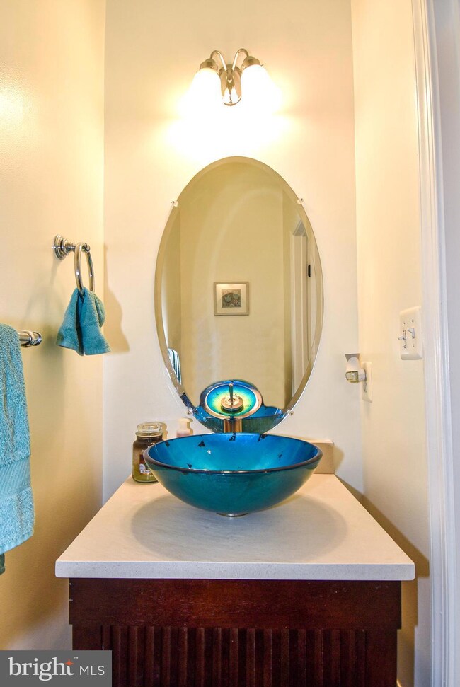 6018 Madison Overlook Ct, Falls Church, VA 22041 - photo 4