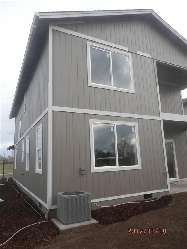 7565 24th St, White City, OR 97503 - photo 3