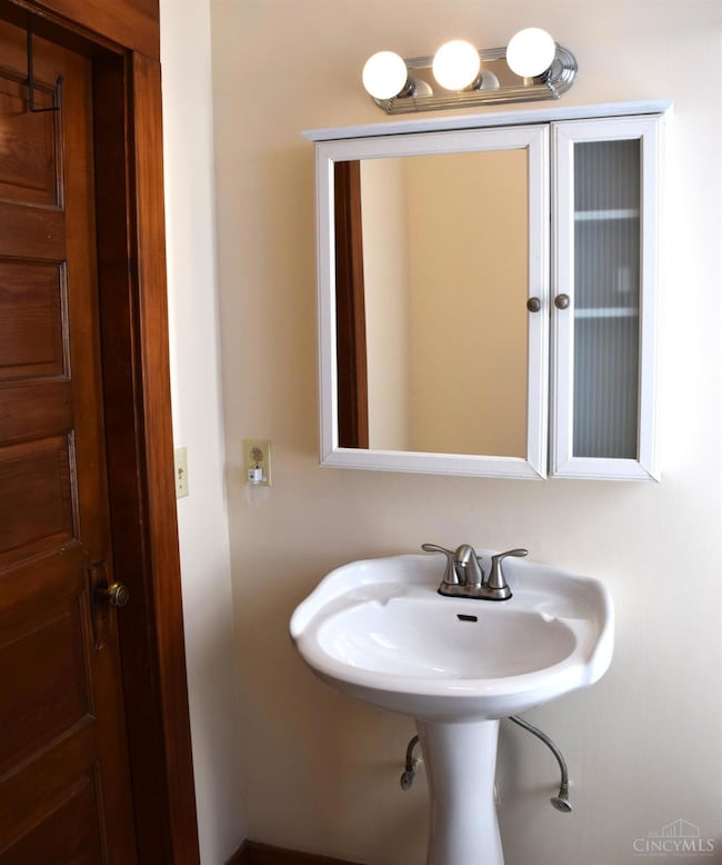 1013 Market St, Cincinnati, OH 45215 - photo 6